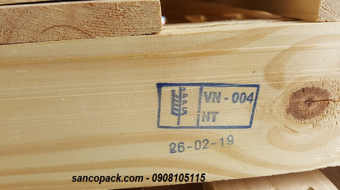 Dấu hun trùng nhiệt (HT) được in trên thùng gỗ