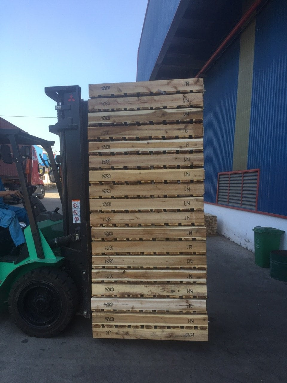 pallet gỗ trầm (5)